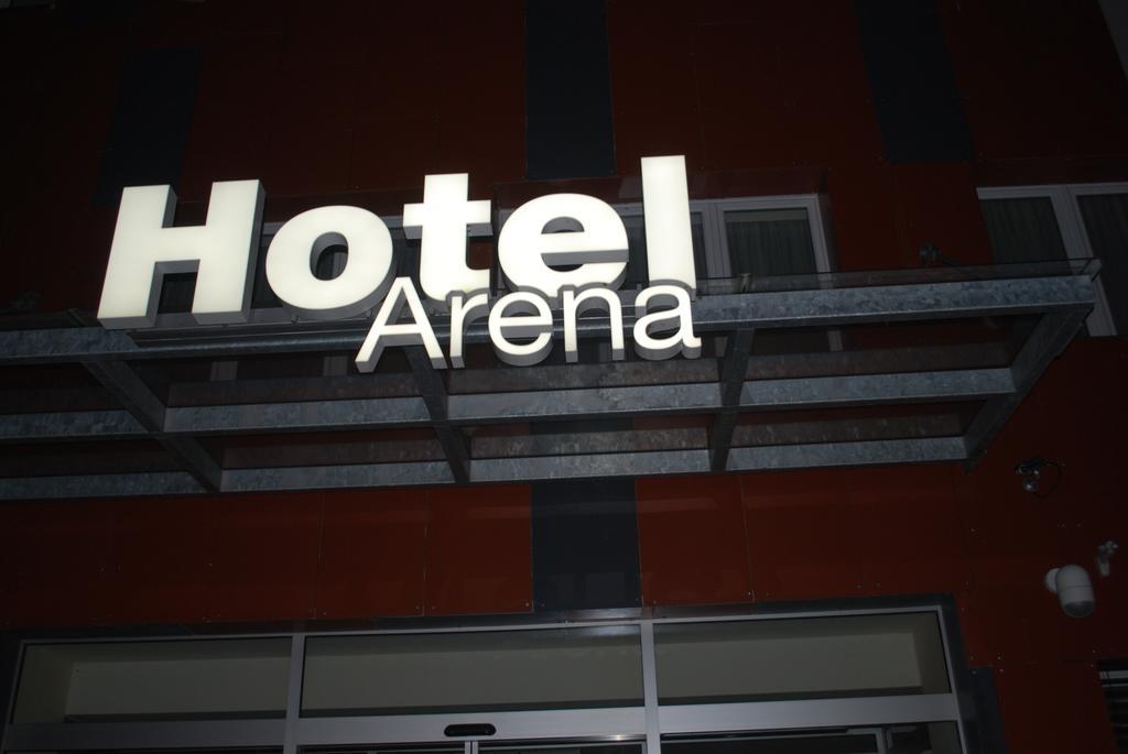 Hotel Arena Хомутов Екстериор снимка