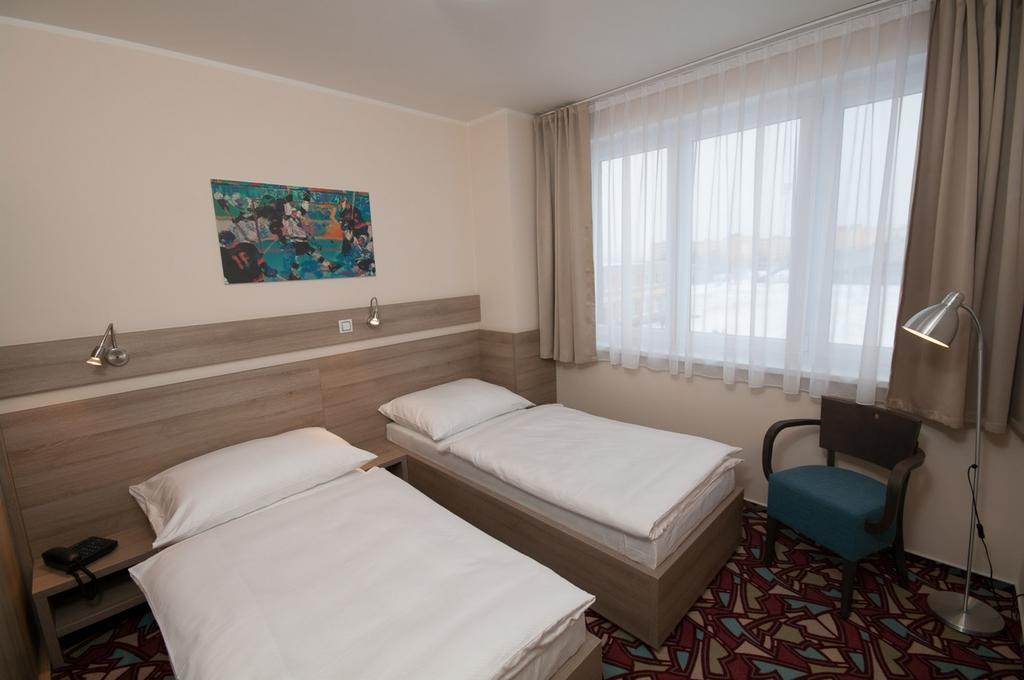 Hotel Arena Хомутов Екстериор снимка